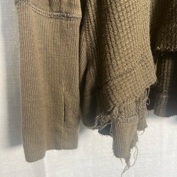 We The Free/Free People Green Fray Sweater Top With Thumb Holes- Small - Picture 2 of 7